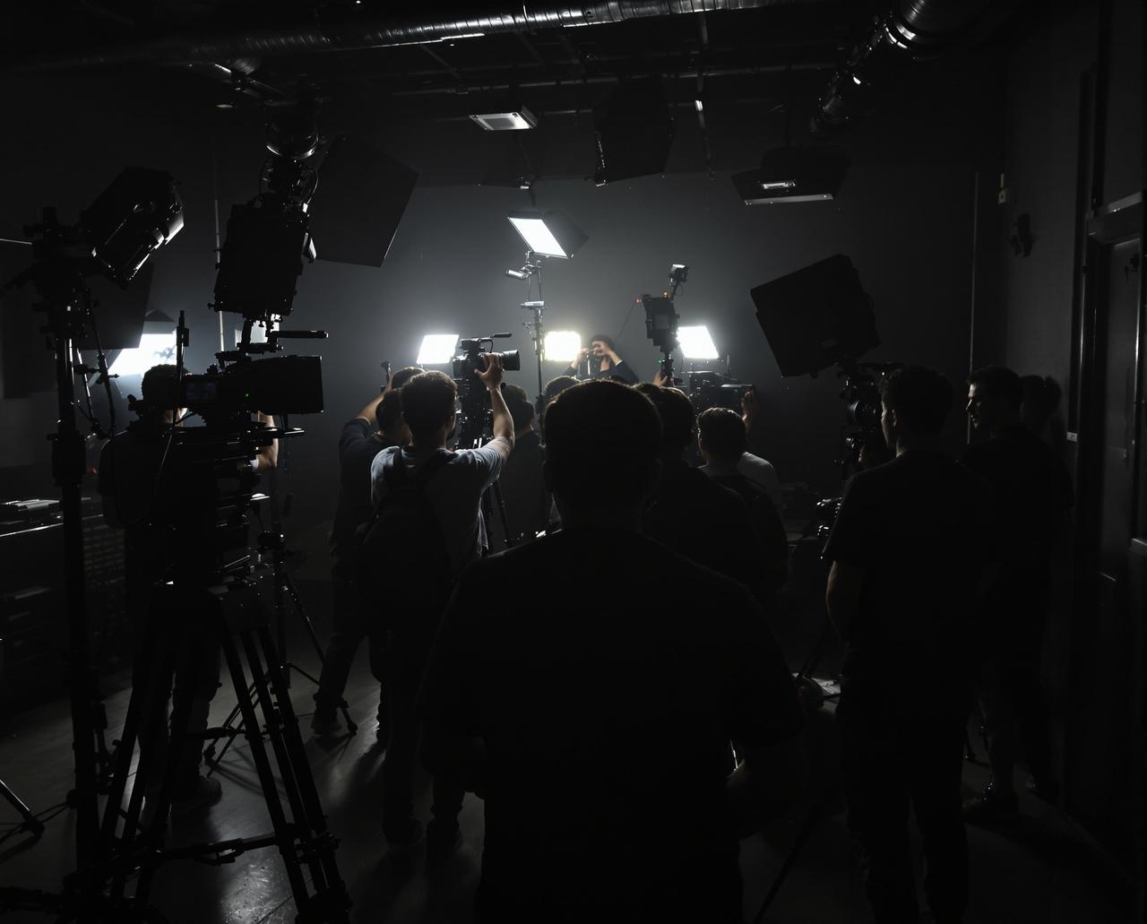 日韩中文字幕制作团队